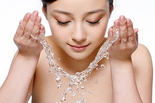 Nâng mũi bao lâu được rửa mặt?